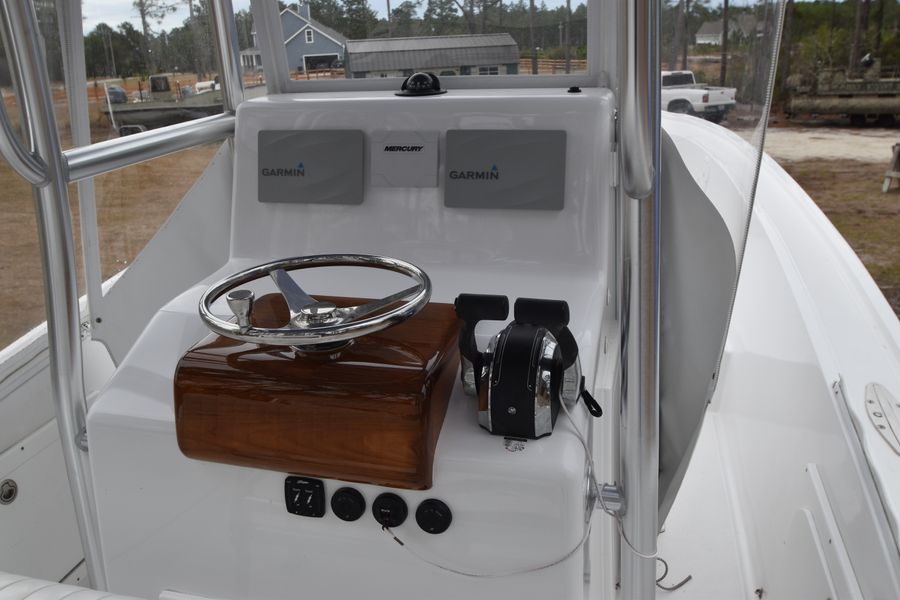 1985 Mako 25 Center Console