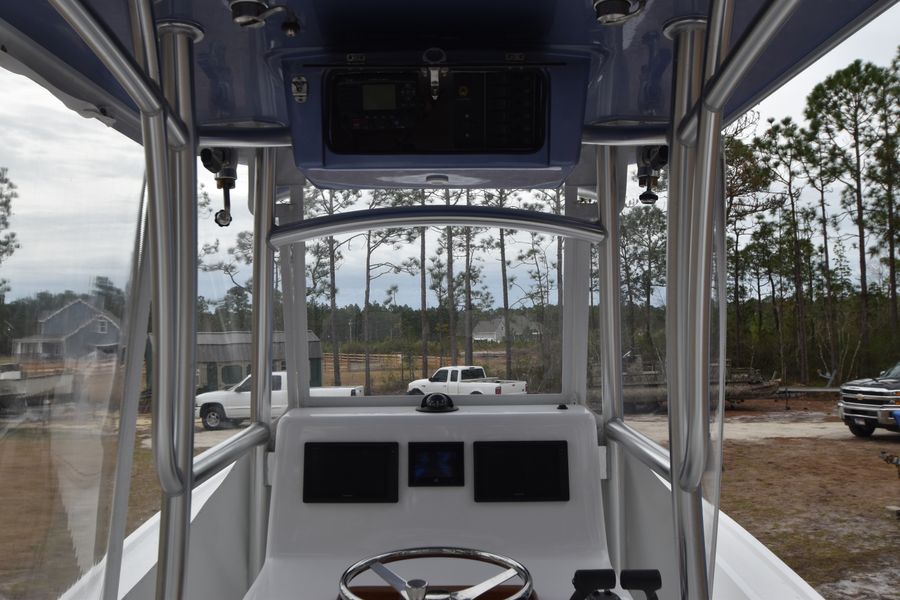 1985 Mako 25 Center Console