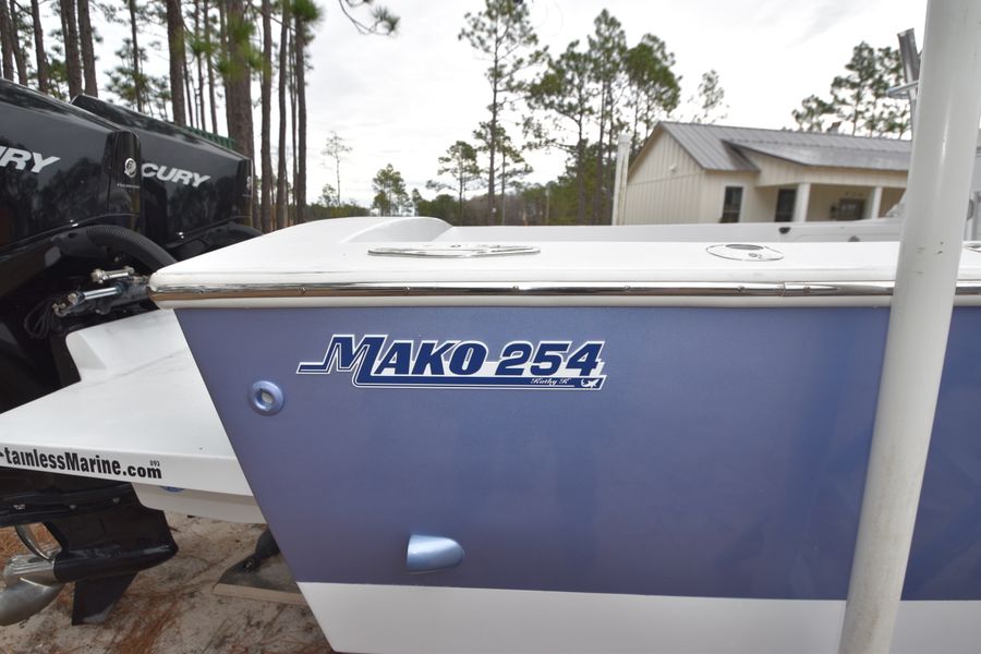 1985 Mako 25 Center Console