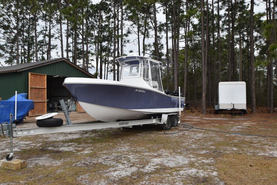 1985 Mako 25 Center Console