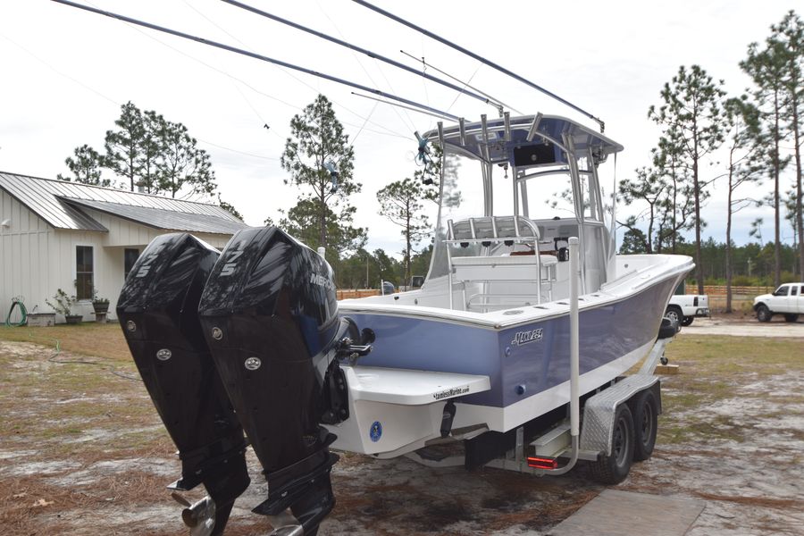 1985 Mako 25 Center Console