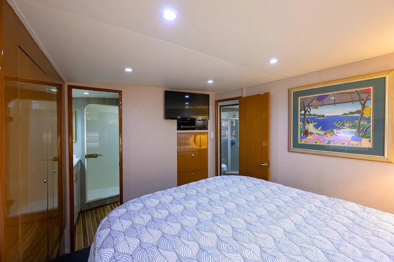 Night Bird Yacht Photos Pics Viking 61 Night Bird - Interior Master Stateroom