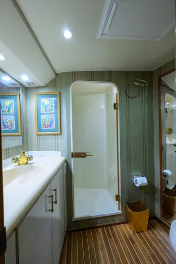 Night Bird Yacht Photos Pics Viking 61 Night Bird - Interior Master Stateroom Head