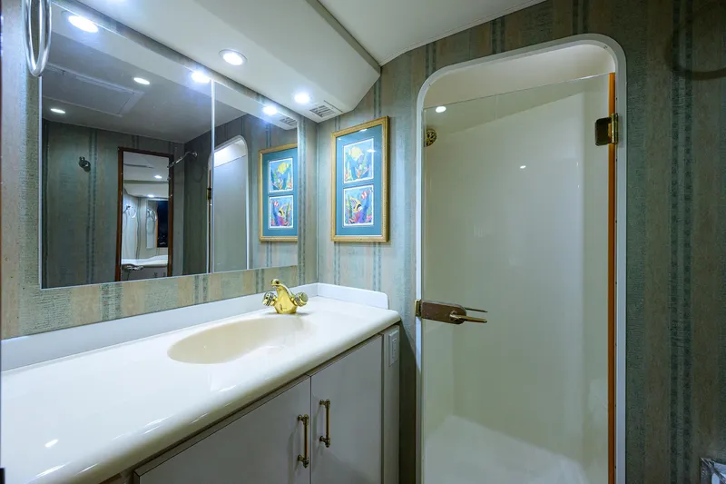 Night Bird Yacht Photos Pics Viking 61 Night Bird - Interior Master Stateroom Head