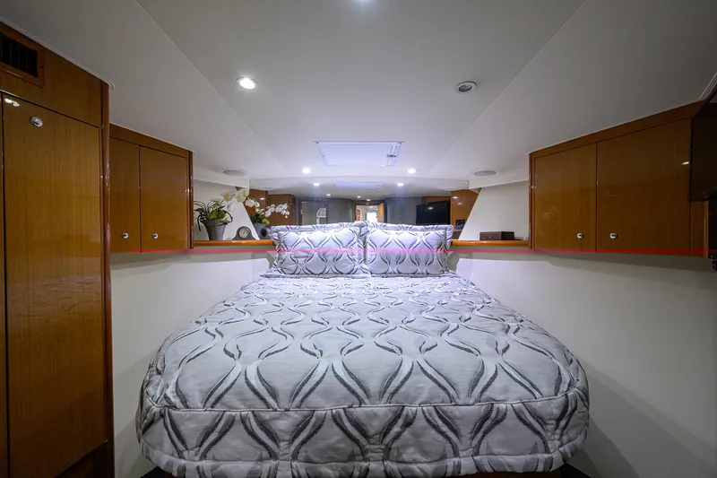 Night Bird Yacht Photos Pics Viking 61 Night Bird - Interior Forward Stateroom