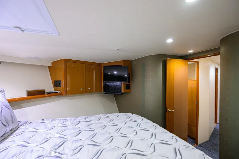 Night Bird Yacht Photos Pics Viking 61 Night Bird - Interior Forward Stateroom