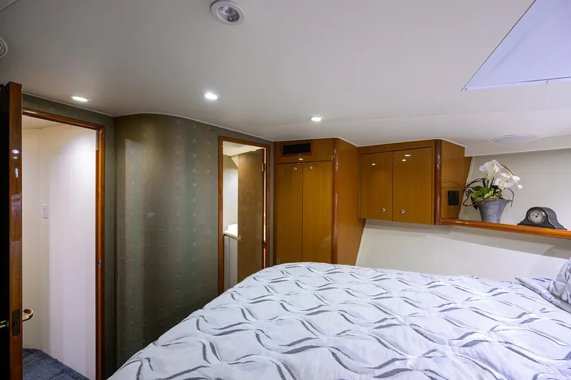 Night Bird Yacht Photos Pics Viking 61 Night Bird - Interior Forward Stateroom