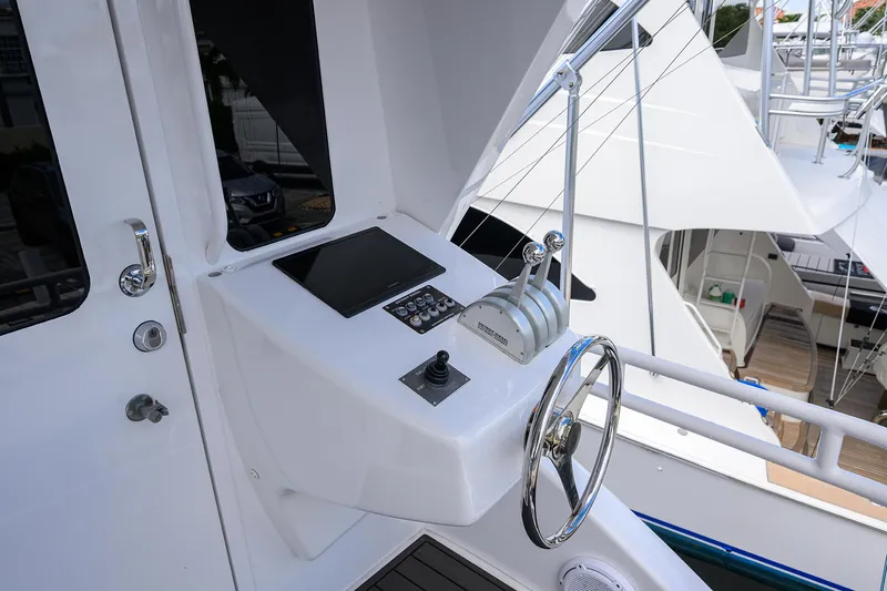 Night Bird Yacht Photos Pics Viking 61 Night Bird - Exterior Flybridge