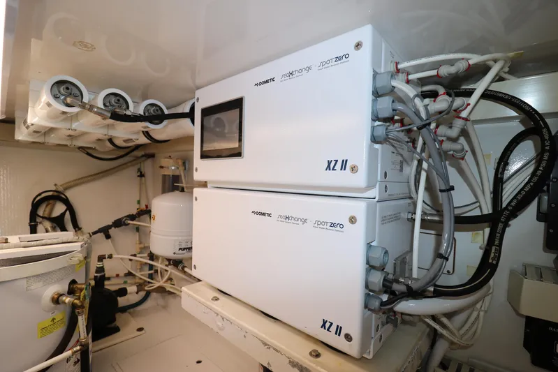 Night Bird Yacht Photos Pics Viking 61 Night Bird - Pump Room