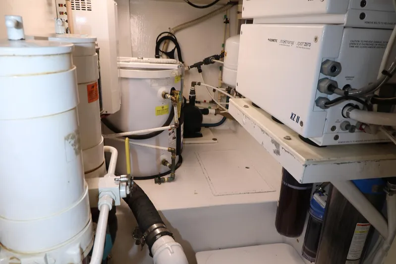 Night Bird Yacht Photos Pics Viking 61 Night Bird - Pump Room