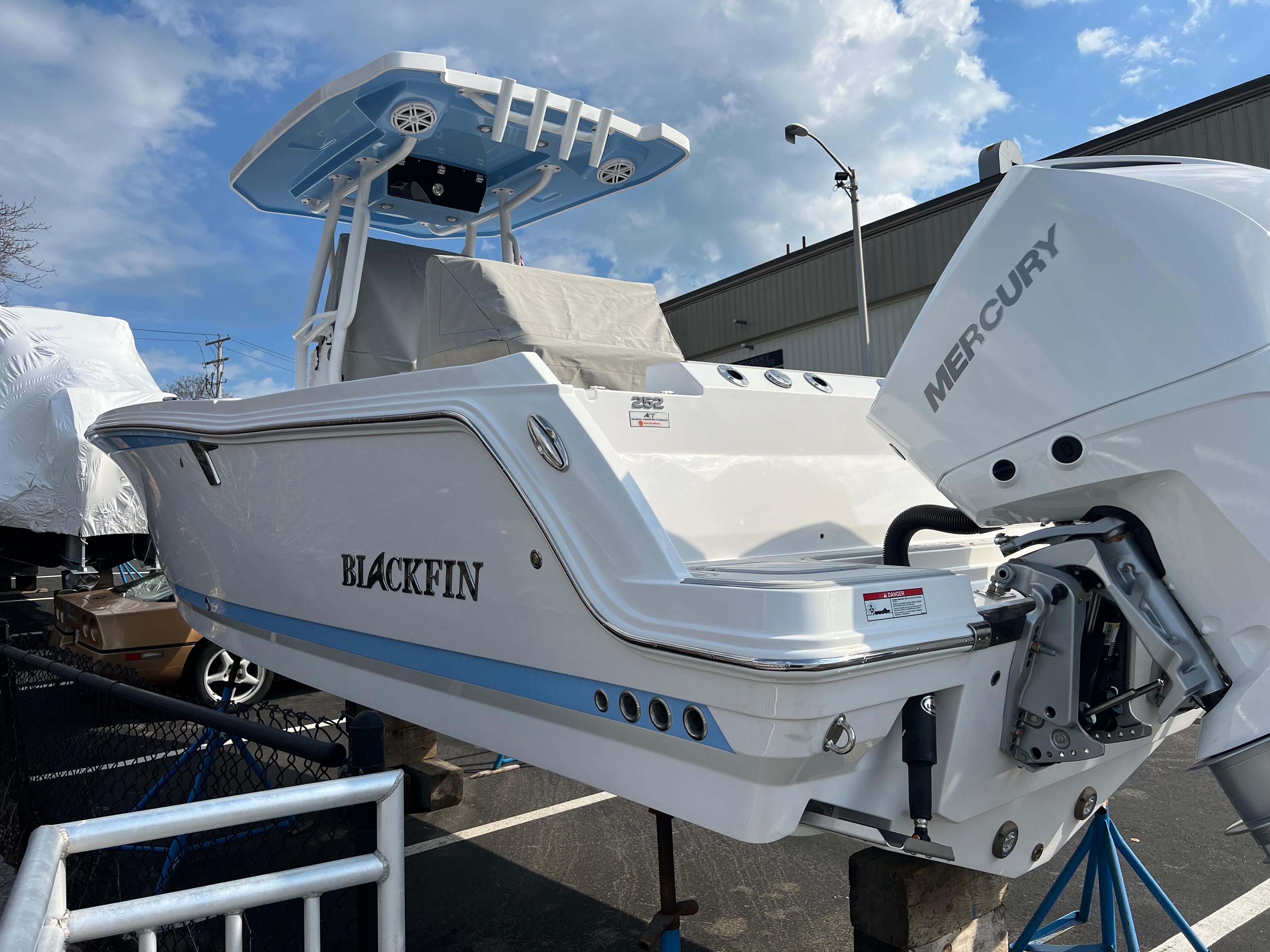 2024 Blackfin 252 CC Center Console for sale - YachtWorld