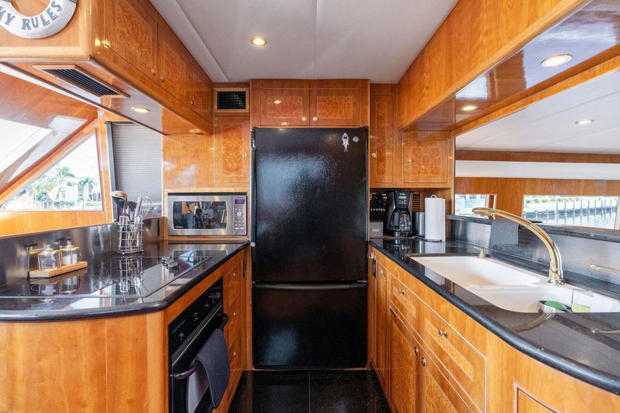 2004 Altima 55 Pilothouse