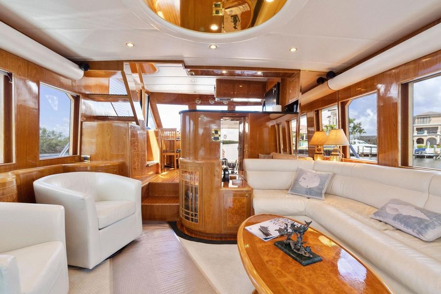 2004 Altima 55 Pilothouse