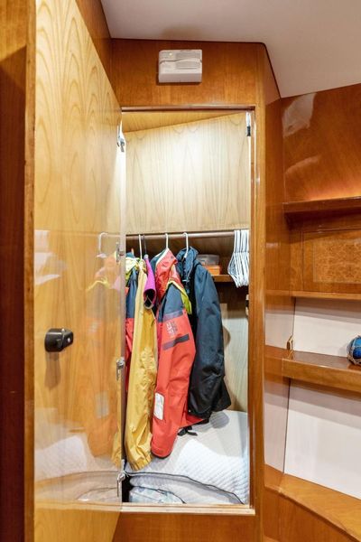 2004 Altima 55 Pilothouse