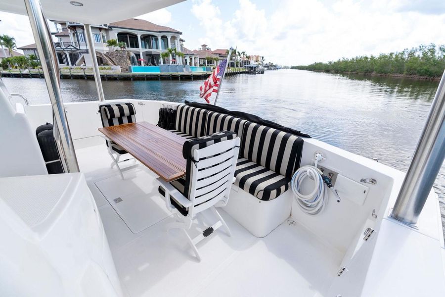 2004 Altima 55 Pilothouse
