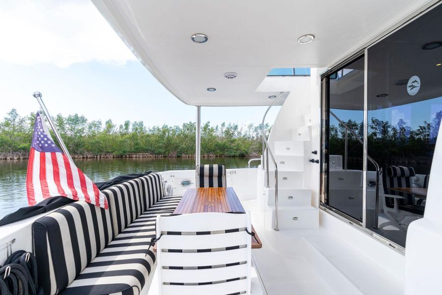 2004 Altima 55 Pilothouse