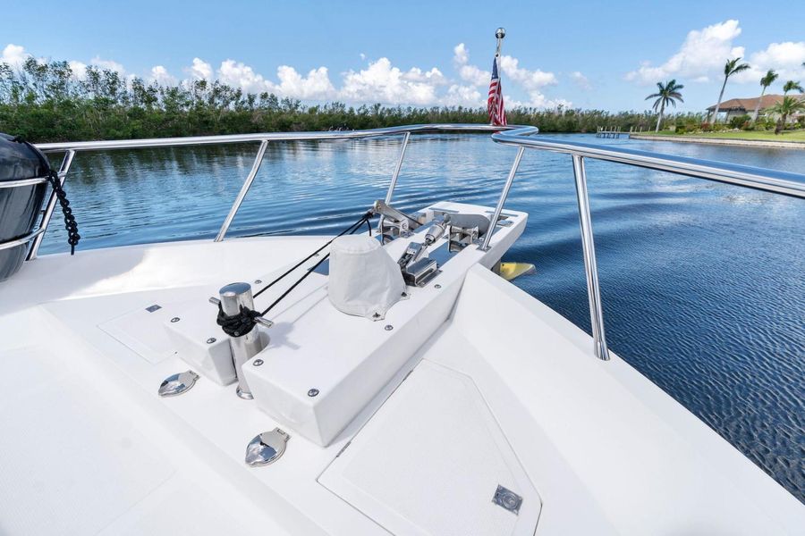 2004 Altima 55 Pilothouse