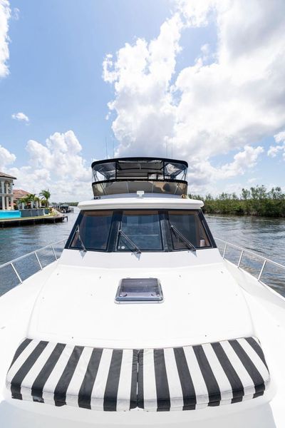 2004 Altima 55 Pilothouse