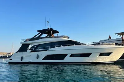 2021 Ferretti Yachts 670