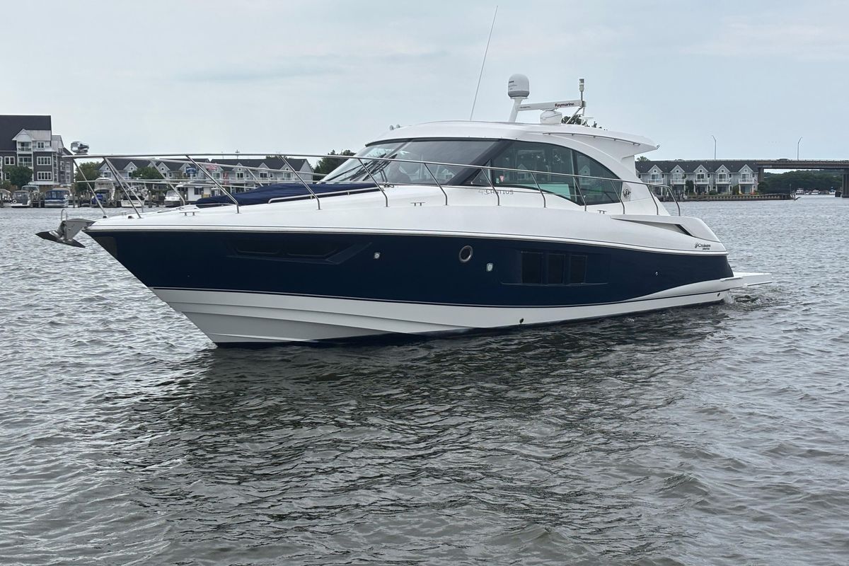 2013 Cruisers Yachts 45 