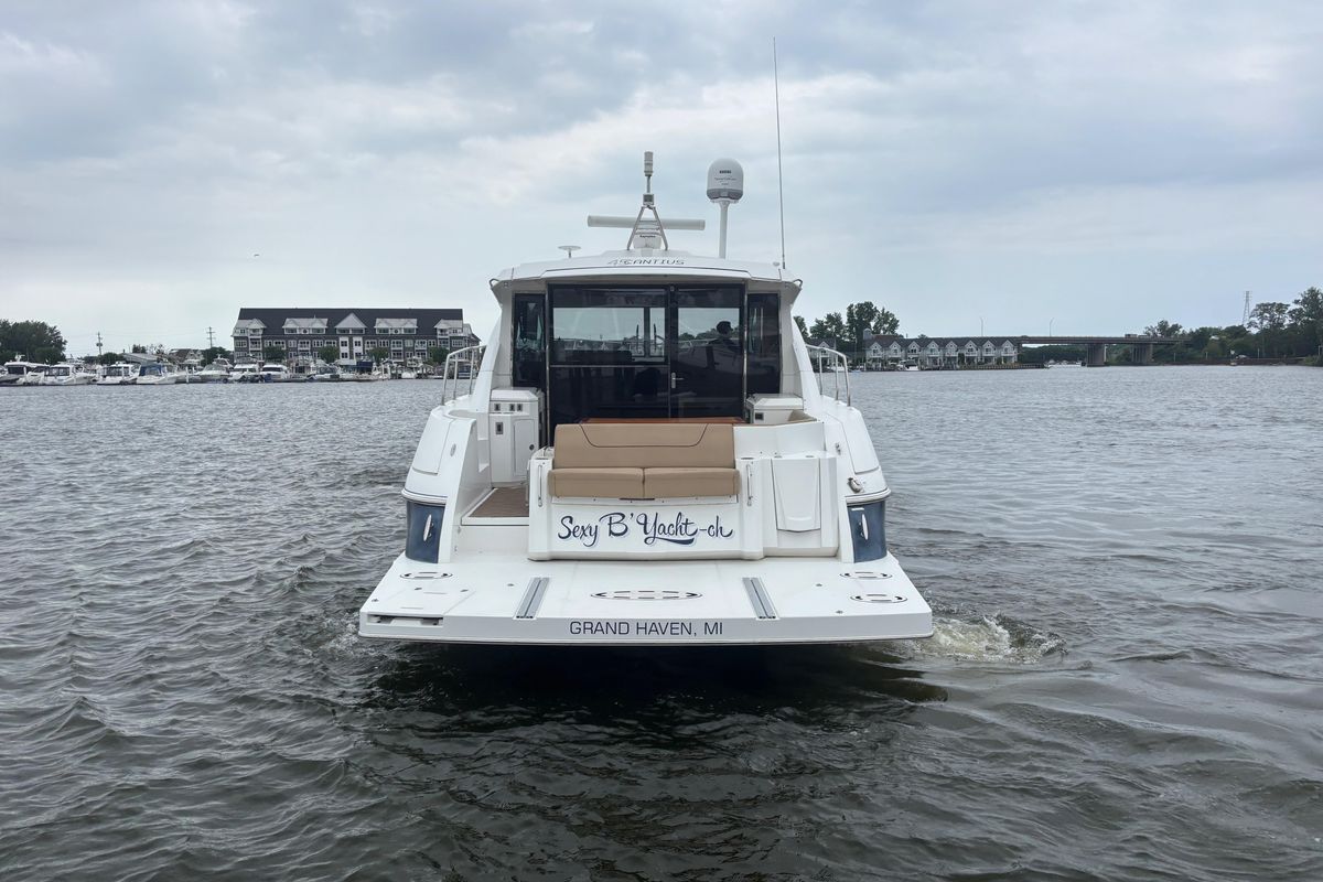 2013 Cruisers Yachts 45 