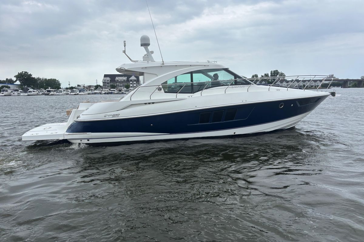 2013 Cruisers Yachts 45 