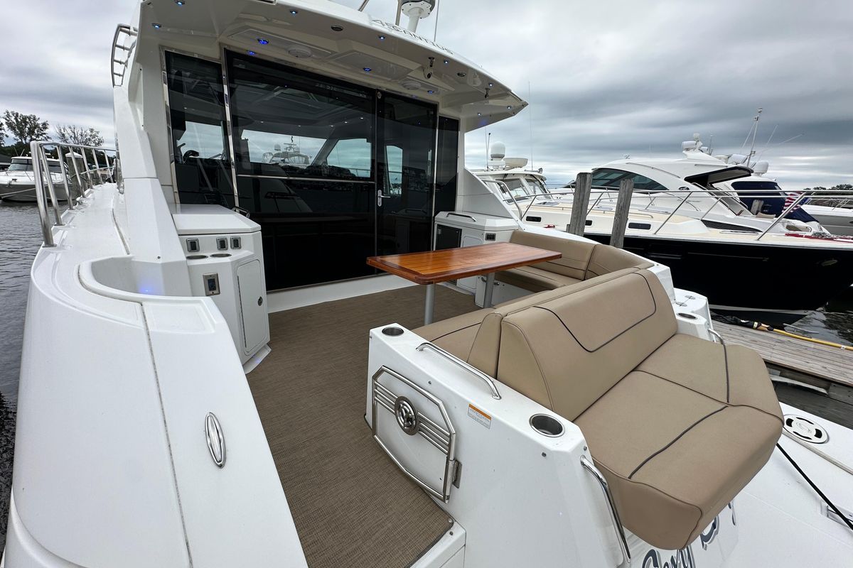 2013 Cruisers Yachts 45 