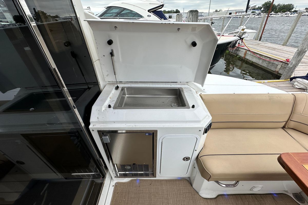 2013 Cruisers Yachts 45 