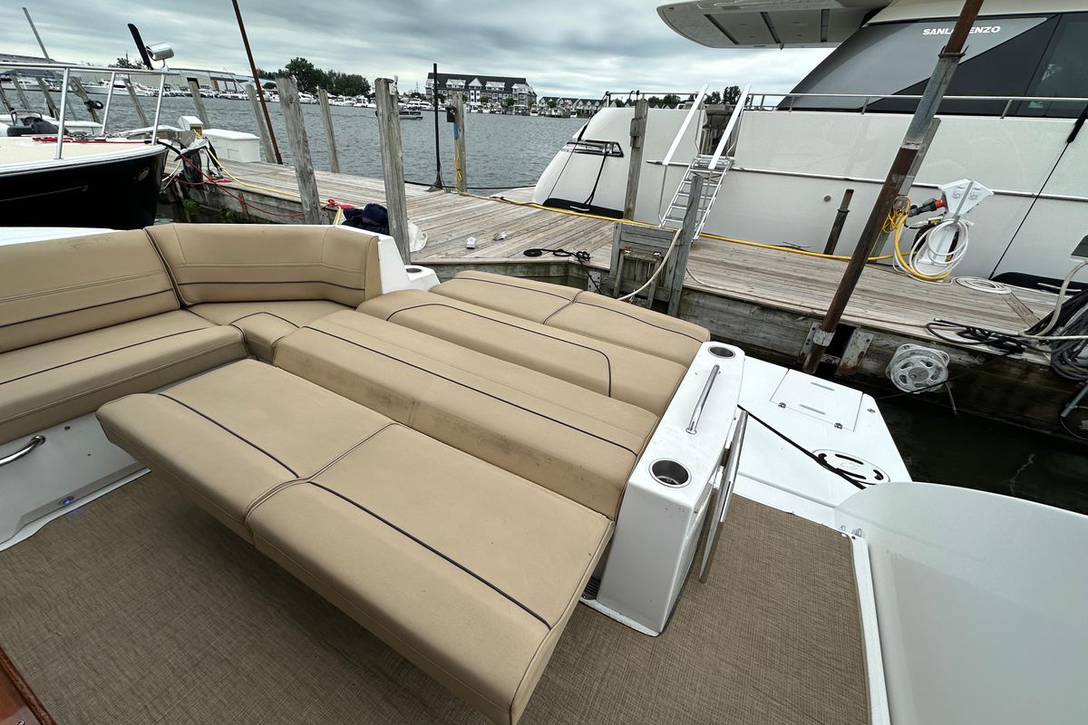 2013 Cruisers Yachts 45 