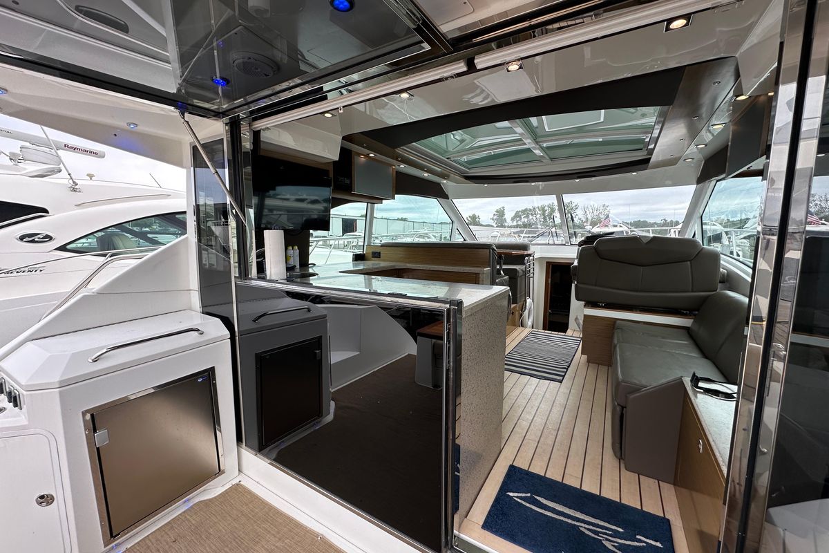 2013 Cruisers Yachts 45 