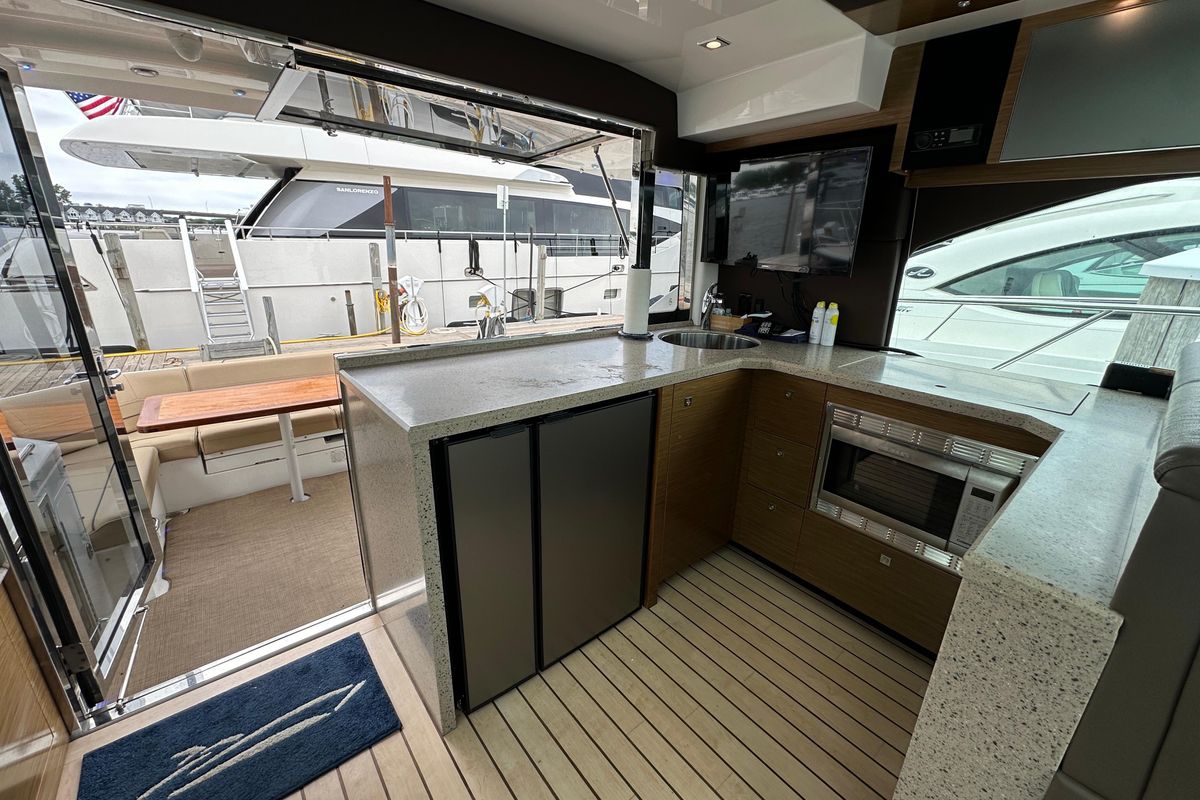 2013 Cruisers Yachts 45 