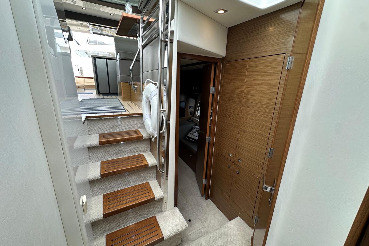 2013 Cruisers Yachts 45 