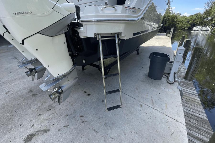 2021 Sea Ray 320 Sundancer OB