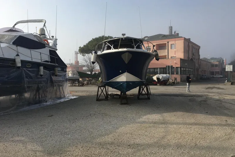  Yacht Photos Pics 2009 Fountain 33 Sportfish Cruiser on dry dock, marina background.