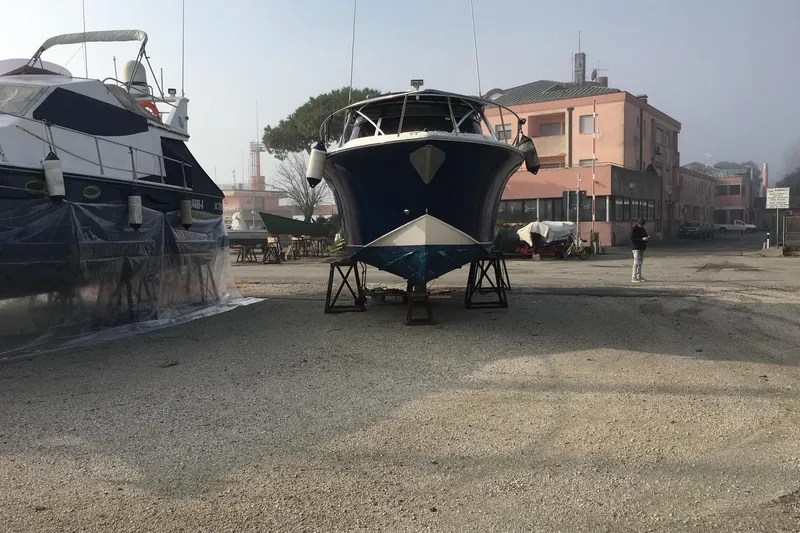  Yacht Photos Pics 2009 Fountain 33 Sportfish Cruiser on dry dock, marina background.