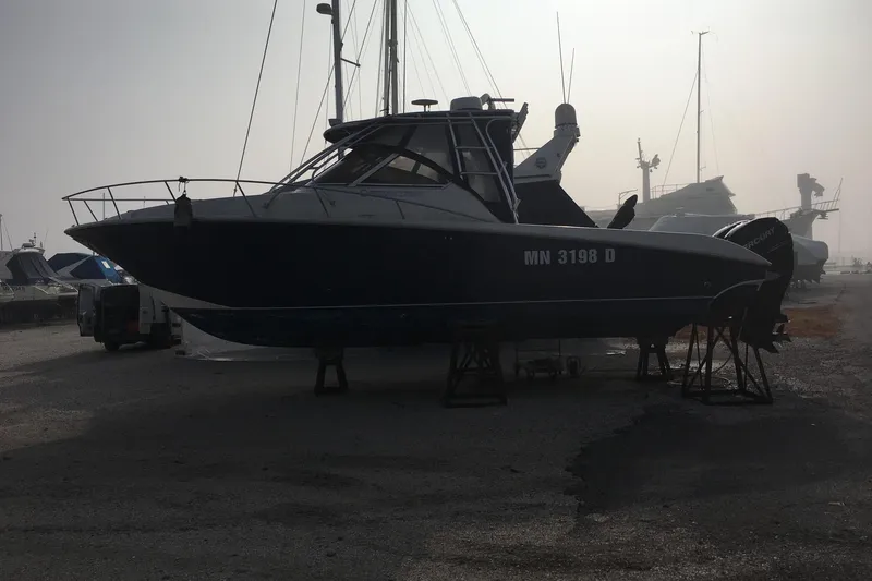  Yacht Photos Pics 2009 Fountain 33 Sportfish Cruiser on stands in a foggy boatyard.