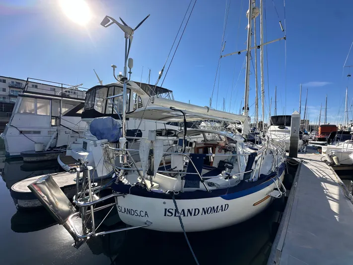 Island Nomad Yacht Photos Pics 