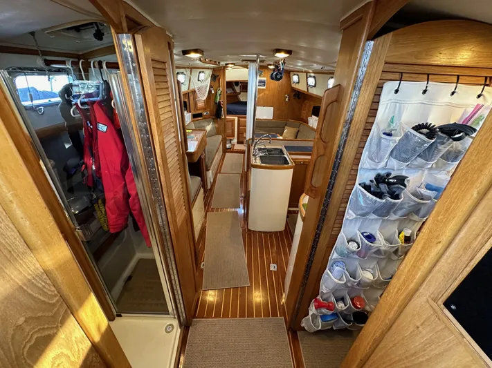 Island Nomad Yacht Photos Pics 