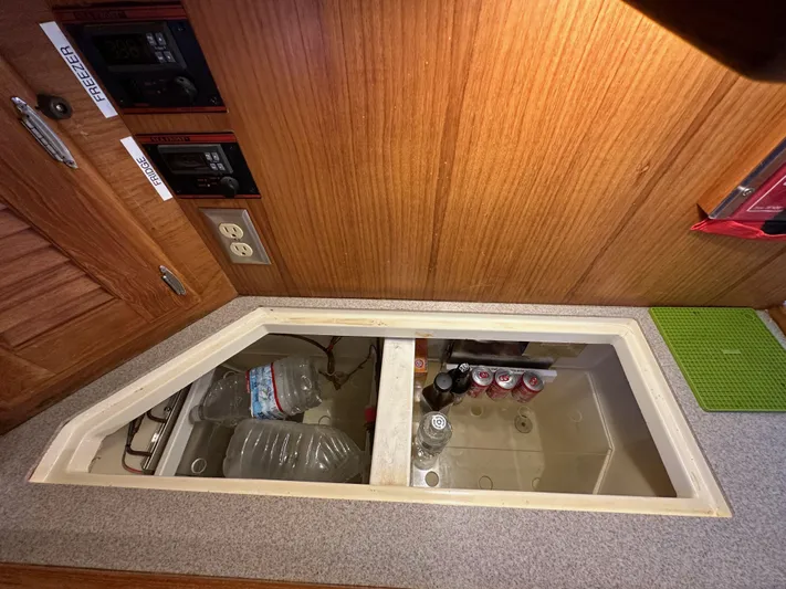 Island Nomad Yacht Photos Pics 