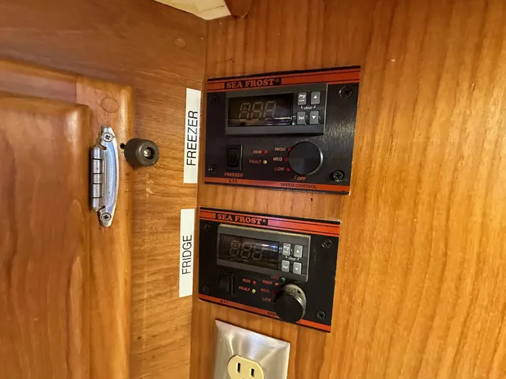 Island Nomad Yacht Photos Pics 