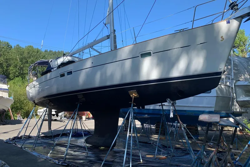 Aeolus Yacht Photos Pics 2007 Beneteau 423 sailboat on stands, outdoor setting, clear blue sky.