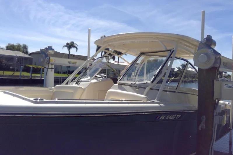  Yacht Photos Pics 2023 Grady-White Freedom 285 boat docked under clear blue sky.
