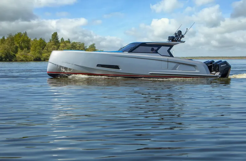 Robin's Nest Yacht Photos Pics 