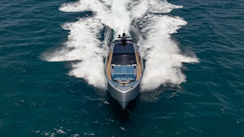 Robin's Nest Yacht Photos Pics 