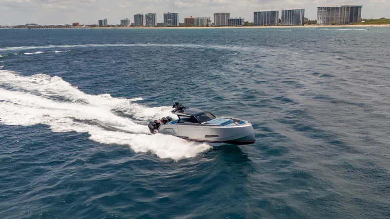 Robin's Nest Yacht Photos Pics 