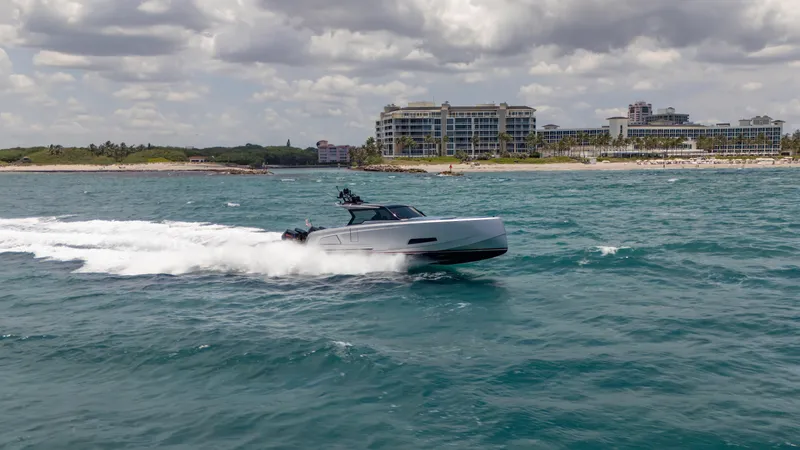 Robin's Nest Yacht Photos Pics 