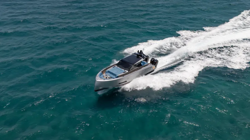 Robin's Nest Yacht Photos Pics 