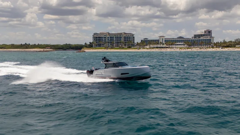 Robin's Nest Yacht Photos Pics 