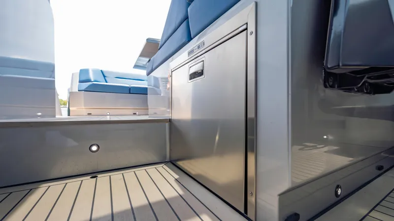 Robin's Nest Yacht Photos Pics 