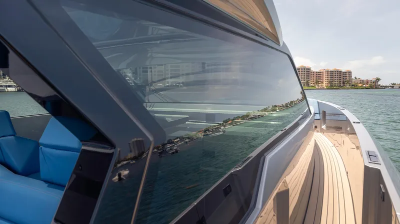 Robin's Nest Yacht Photos Pics 